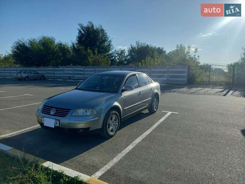 Седан Volkswagen Passat 2004 в Киеве