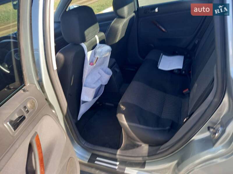 Седан Volkswagen Passat 2004 в Киеве