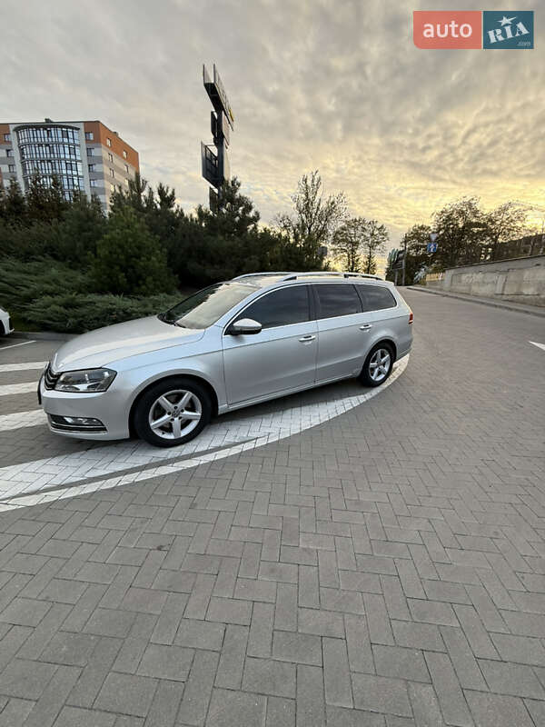 Універсал Volkswagen Passat 2013 в Івано-Франківську
