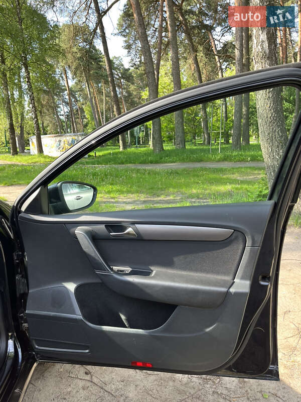 Универсал Volkswagen Passat 2011 в Казатине