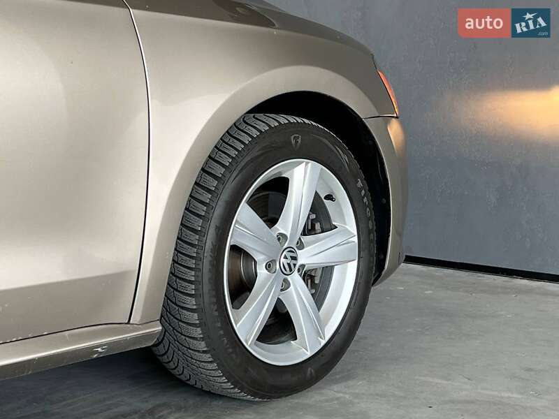 Седан Volkswagen Passat 2014 в Одесі