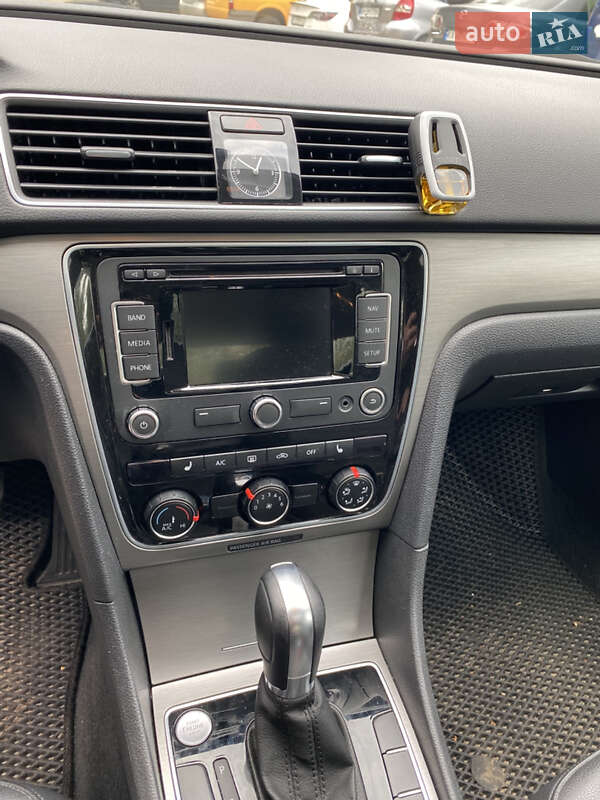 Седан Volkswagen Passat 2015 в Киеве