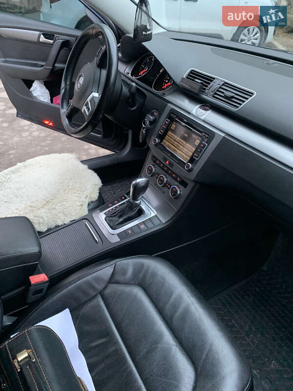 Універсал Volkswagen Passat 2012 в Луцьку