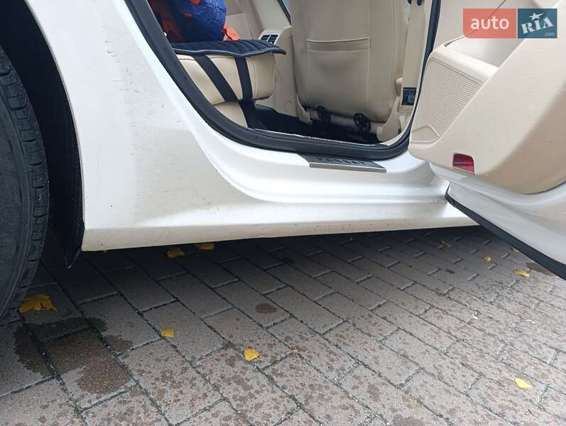 Седан Volkswagen Passat 2013 в Каневе