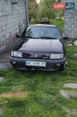 Седан Volkswagen Passat 1992 в Городку
