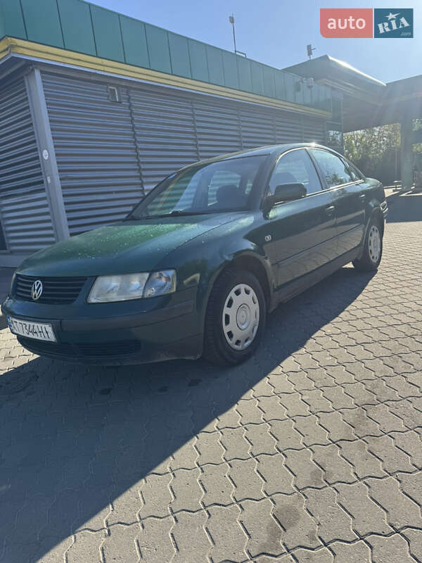 Седан Volkswagen Passat 2000 в Калуше