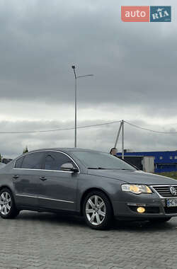 Седан Volkswagen Passat 2005 в Сходнице