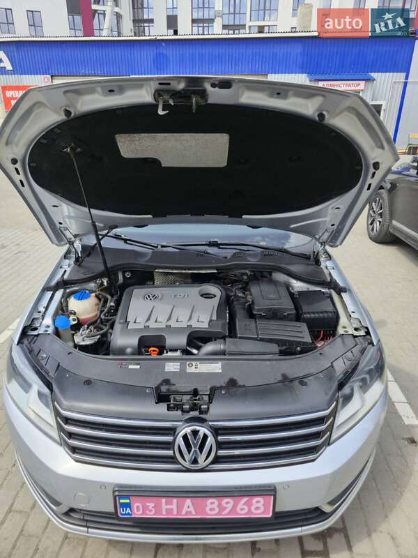 Универсал Volkswagen Passat 2012 в Нововолынске
