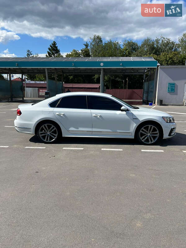 Седан Volkswagen Passat 2016 в Немирове