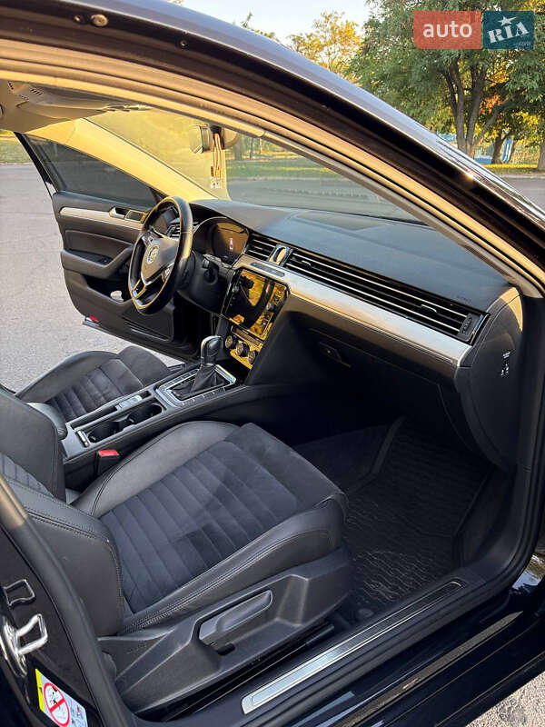 Седан Volkswagen Passat 2018 в Южноукраїнську