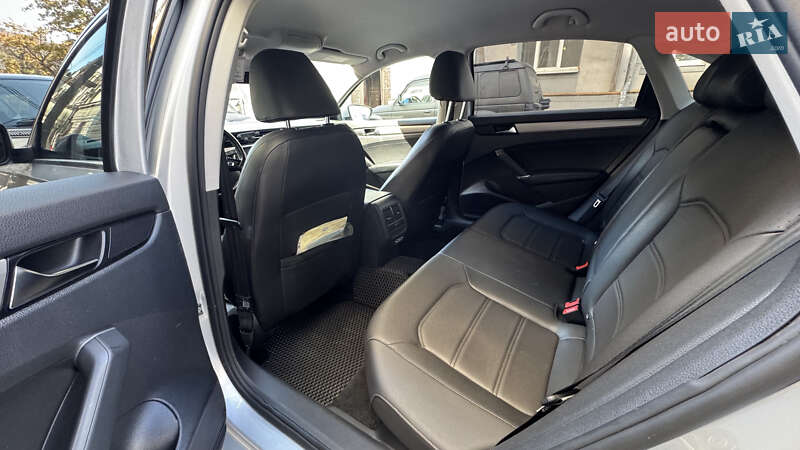 Седан Volkswagen Passat 2020 в Харькове