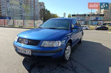 Седан Volkswagen Passat 1998 в Києві