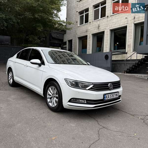 Седан Volkswagen Passat 2015 в Киеве