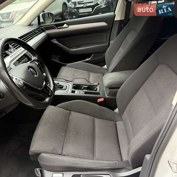 Седан Volkswagen Passat 2015 в Киеве