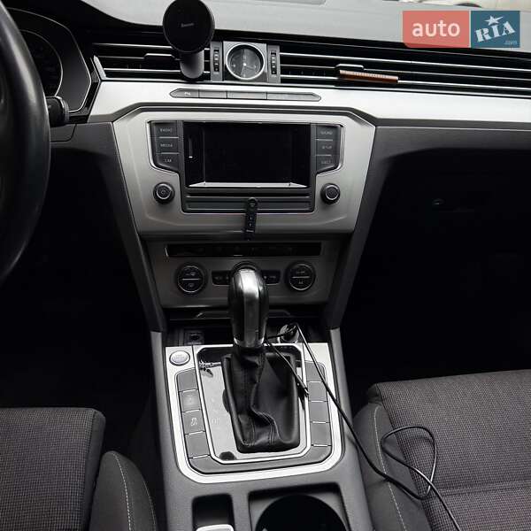 Седан Volkswagen Passat 2015 в Киеве