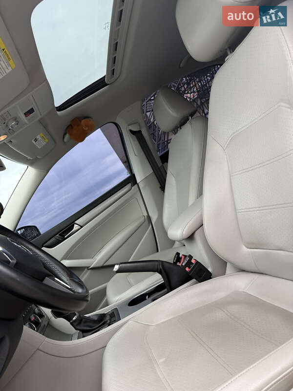Седан Volkswagen Passat 2013 в Харькове