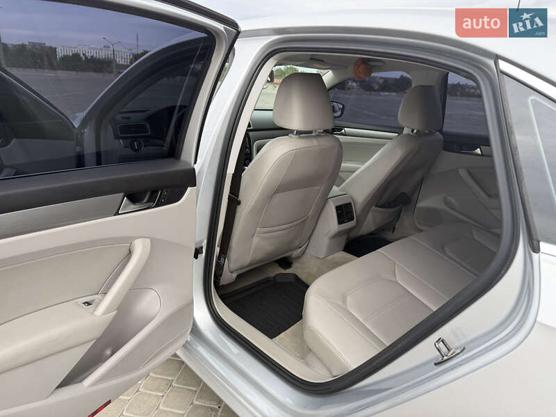 Седан Volkswagen Passat 2013 в Харькове