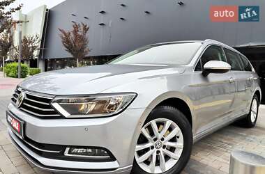 Универсал Volkswagen Passat 2019 в Киеве