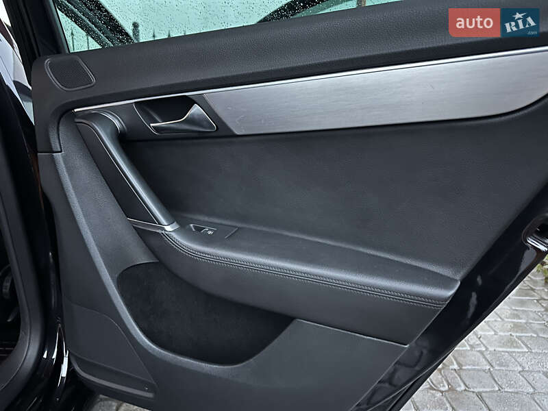 Універсал Volkswagen Passat 2010 в Харкові