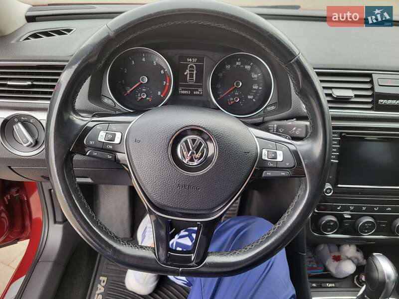 Седан Volkswagen Passat 2018 в Одессе