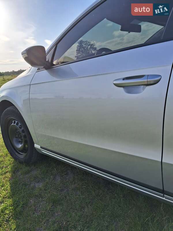 Універсал Volkswagen Passat 2011 в Києві фото 45 Універсал Volkswagen Passat 2011 в Києві