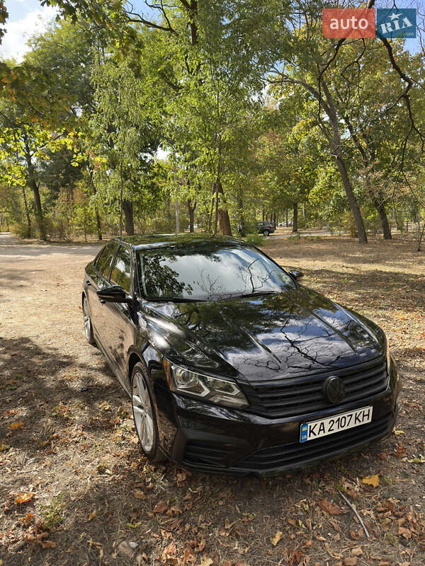 Седан Volkswagen Passat 2016 в Києві