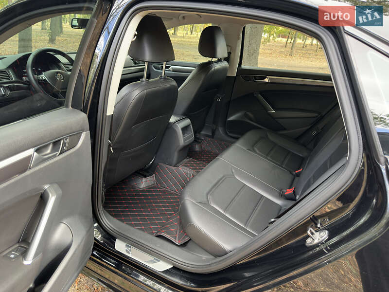 Седан Volkswagen Passat 2016 в Києві