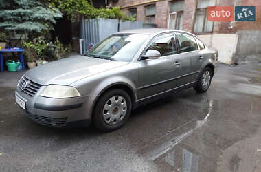 Седан Volkswagen Passat 2004 в Харькове