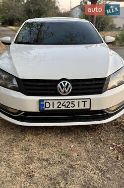 Седан Volkswagen Passat 2011 в Миколаєві