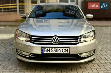 Седан Volkswagen Passat 2013 в Ромнах