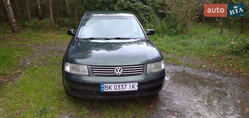 Седан Volkswagen Passat 1997 в Костополе