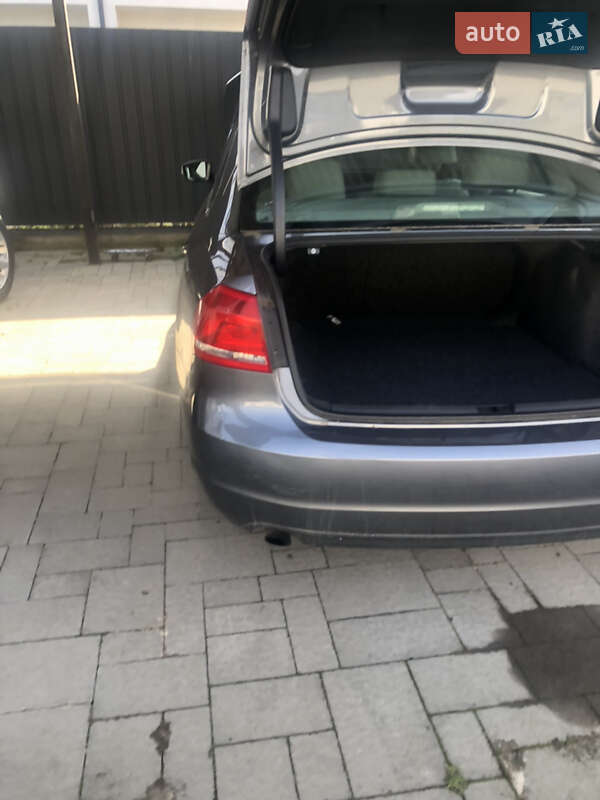 Седан Volkswagen Passat 2015 в Луцке