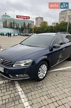 Універсал Volkswagen Passat 2012 в Одесі