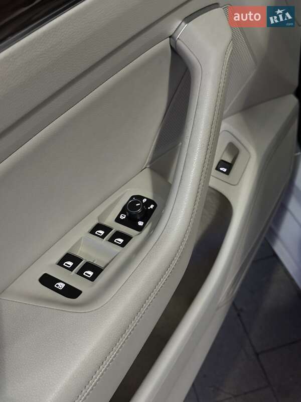 Седан Volkswagen Passat 2015 в Ужгороді