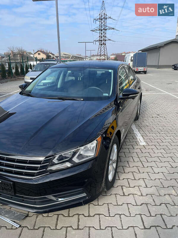 Седан Volkswagen Passat 2016 в Ивано-Франковске