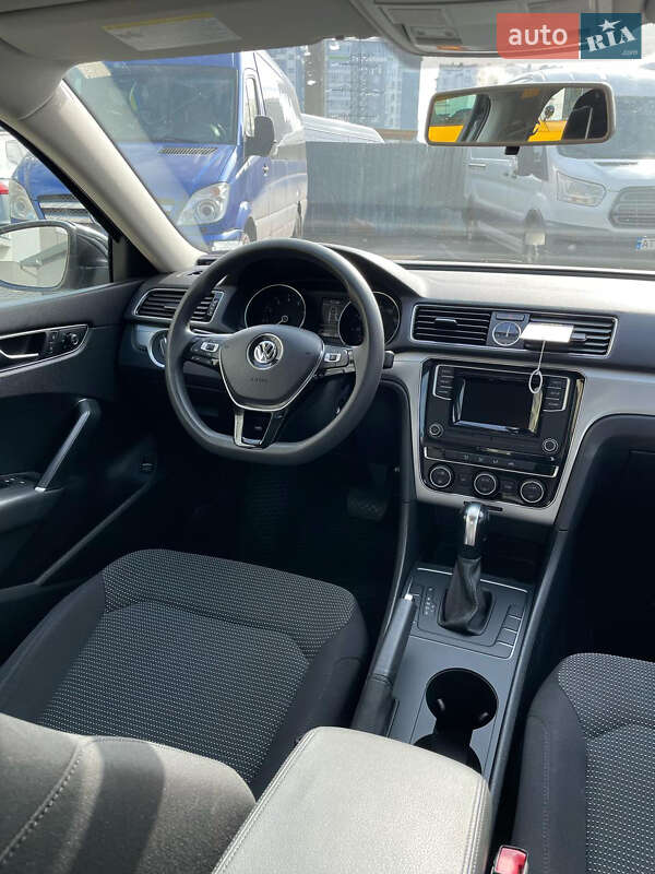 Седан Volkswagen Passat 2016 в Ивано-Франковске
