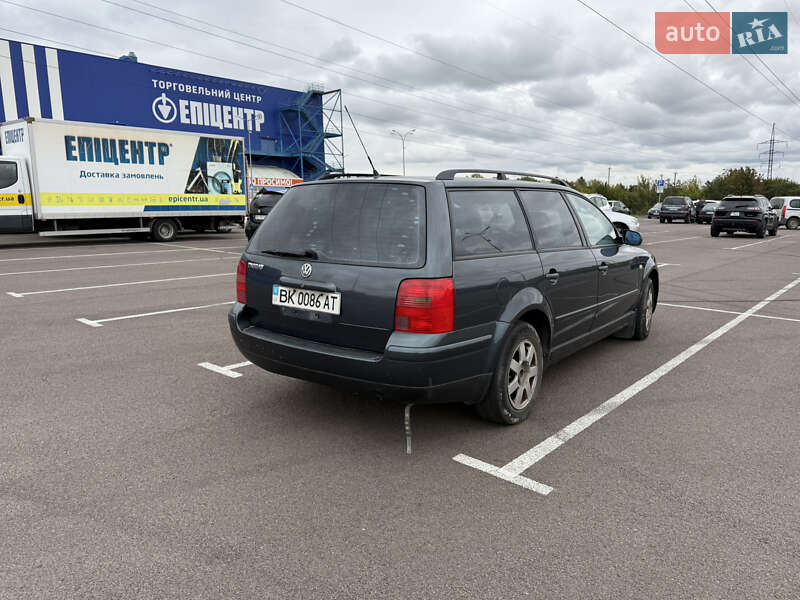 Універсал Volkswagen Passat 2000 в Рівному