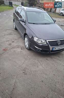 Універсал Volkswagen Passat 2009 в Рокитному
