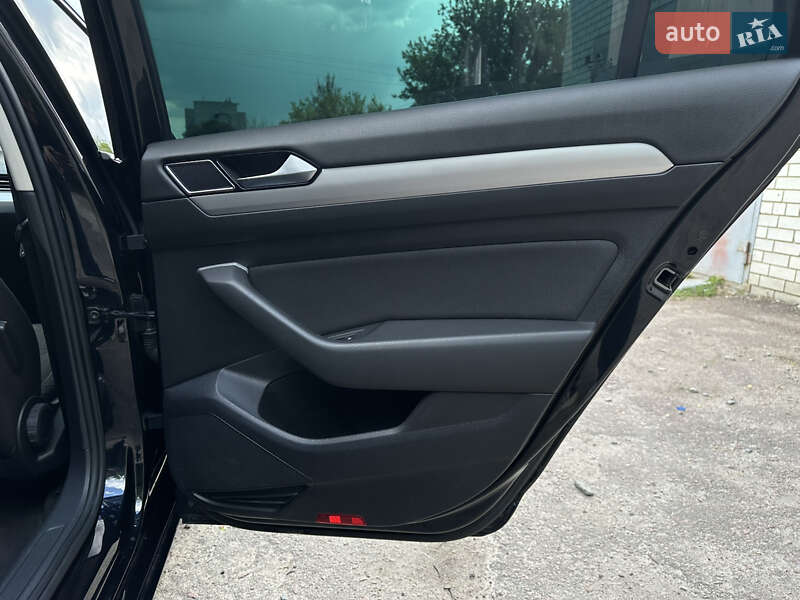 Универсал Volkswagen Passat 2016 в Житомире фото 33 Универсал Volkswagen Passat 2016 в Житомире