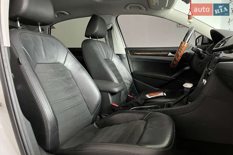 Седан Volkswagen Passat 2015 в Шептицькому фото 11 Седан Volkswagen Passat 2015 в Шептицькому