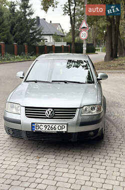Седан Volkswagen Passat 2004 в Львові