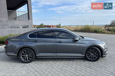 Седан Volkswagen Passat 2016 в 