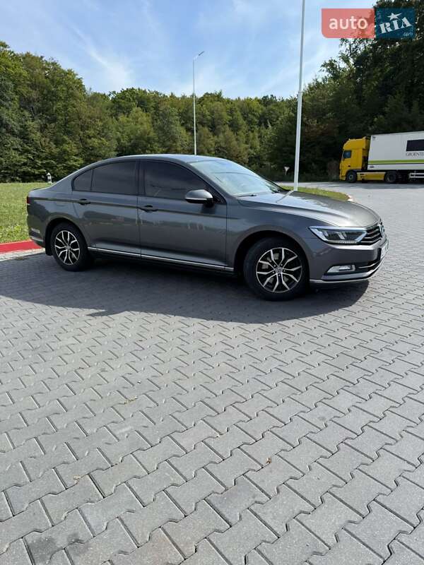 Седан Volkswagen Passat 2016 в Чернівцях
