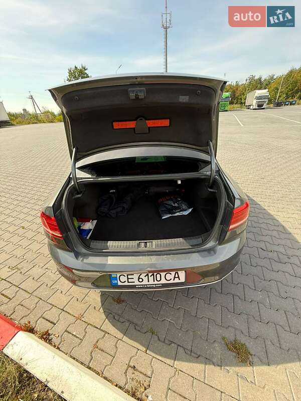 Седан Volkswagen Passat 2016 в Чернівцях