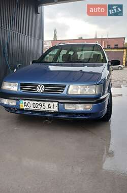 Універсал Volkswagen Passat 1994 в Сваляві