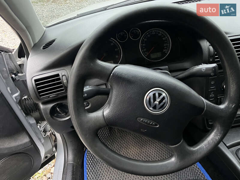 Седан Volkswagen Passat 2001 в Ирпене