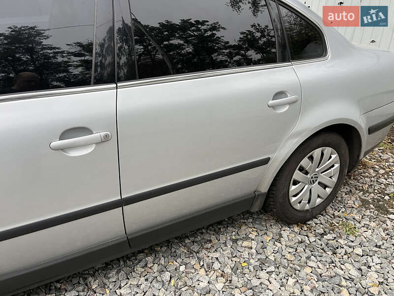 Седан Volkswagen Passat 2001 в Ирпене