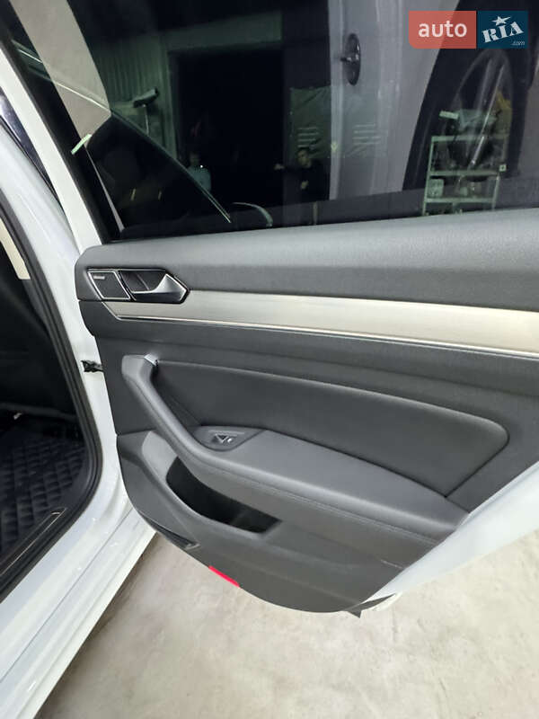 Универсал Volkswagen Passat 2017 в Полтаве