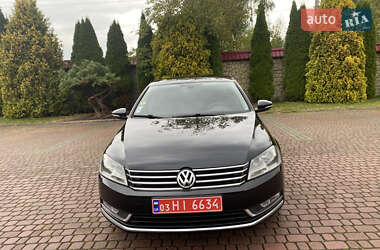 Седан Volkswagen Passat 2011 в Львове