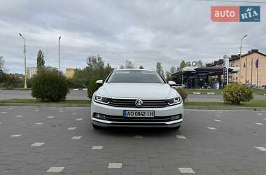 Седан Volkswagen Passat 2015 в Ужгороде